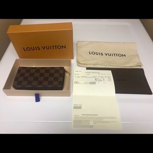 Louis Vuitton Compact Zippy Wallet